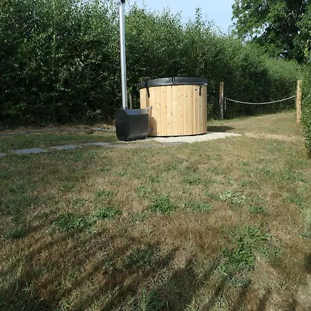 With Hottub In Calm Area, Cleaning Included Holiday home